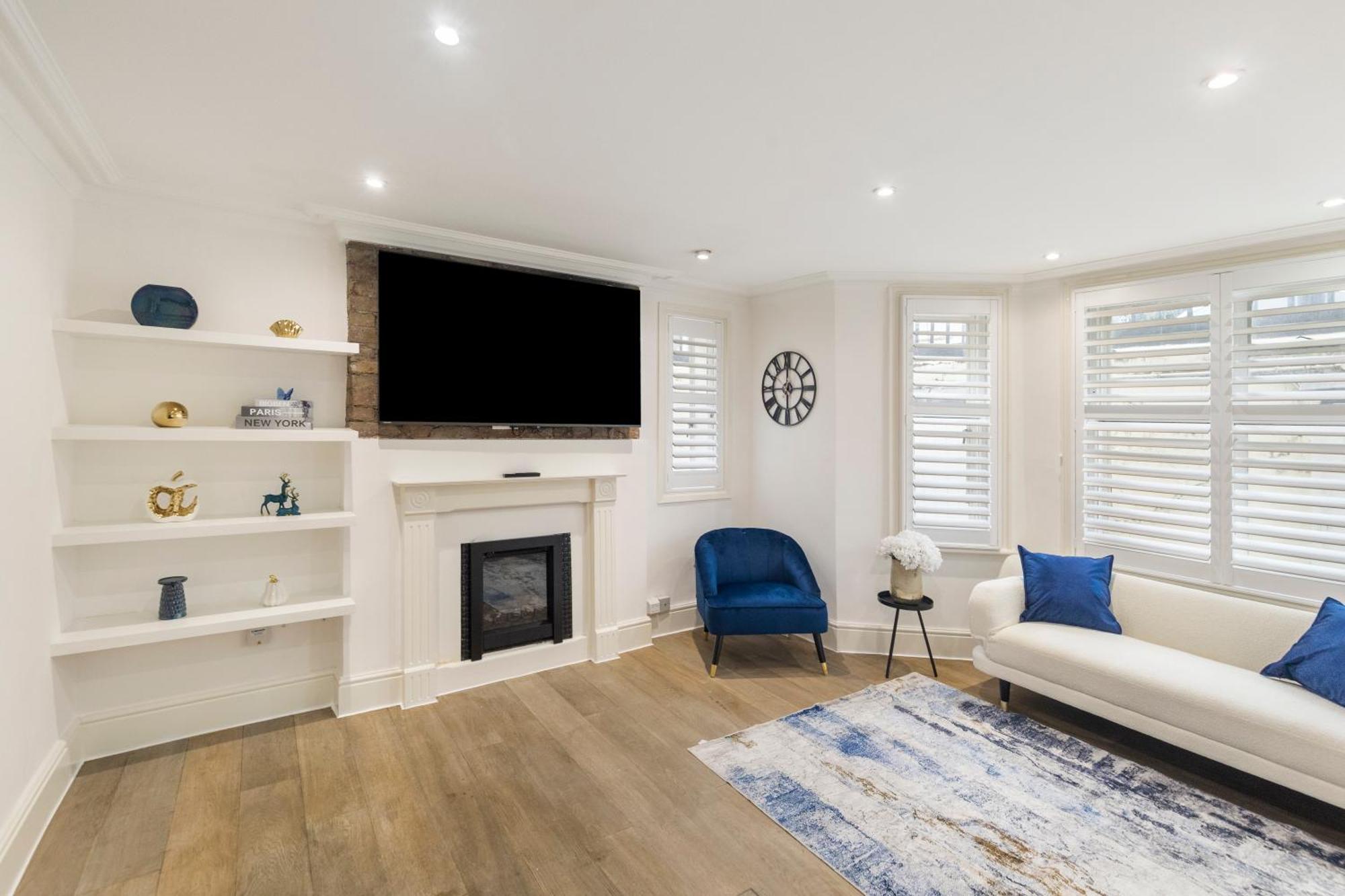 Stylish 2 Bedroom Flat In Prime Location Up To 5 Guests Londra