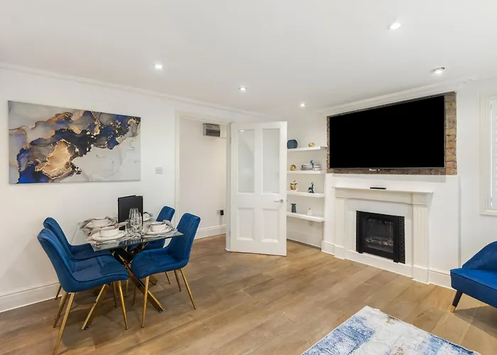 Stylish 2 Bedroom Flat In Prime London Location Up To 5 Guests