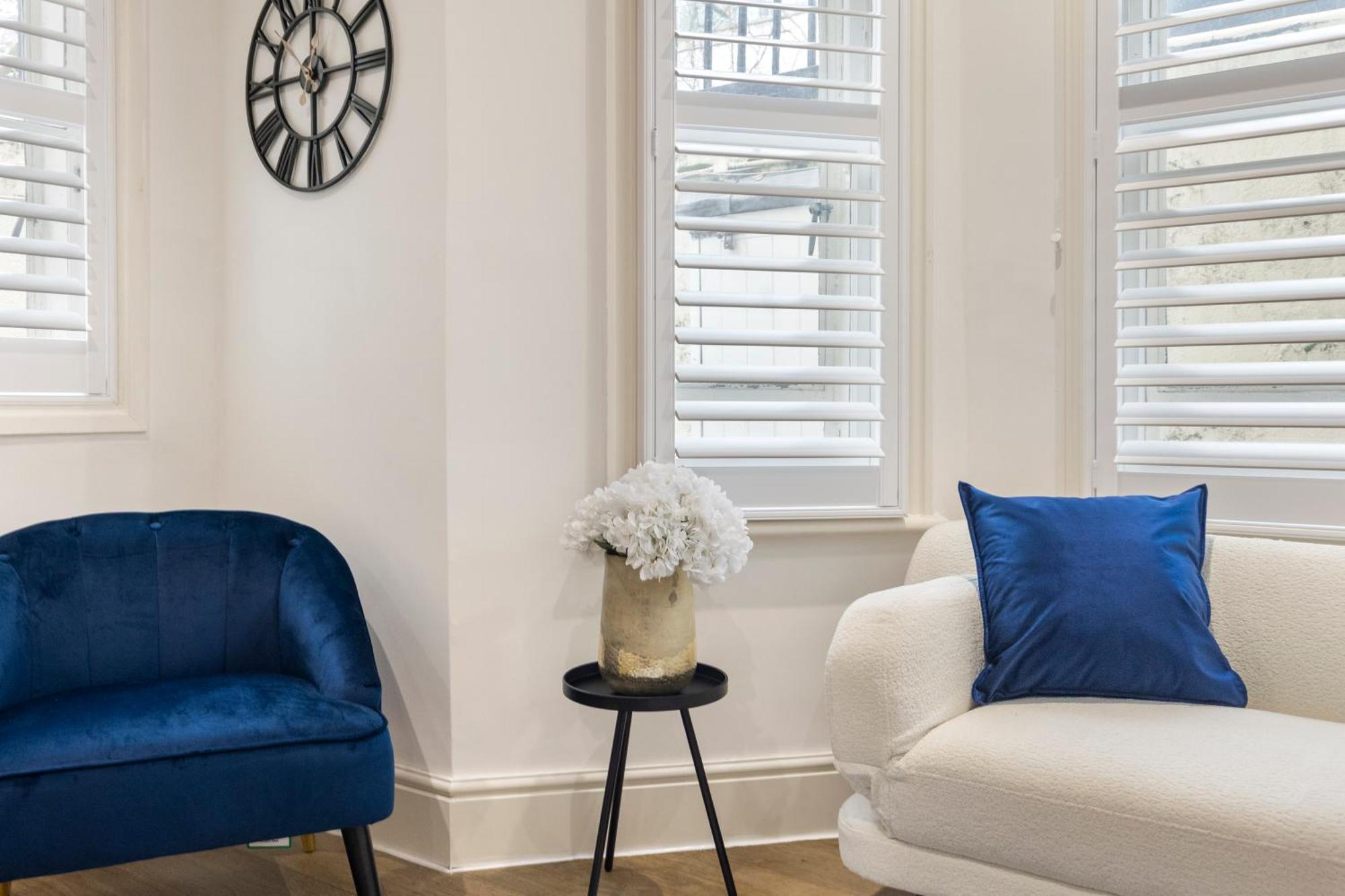 Stylish 2 Bedroom Flat In Prime Location Up To 5 Guests *