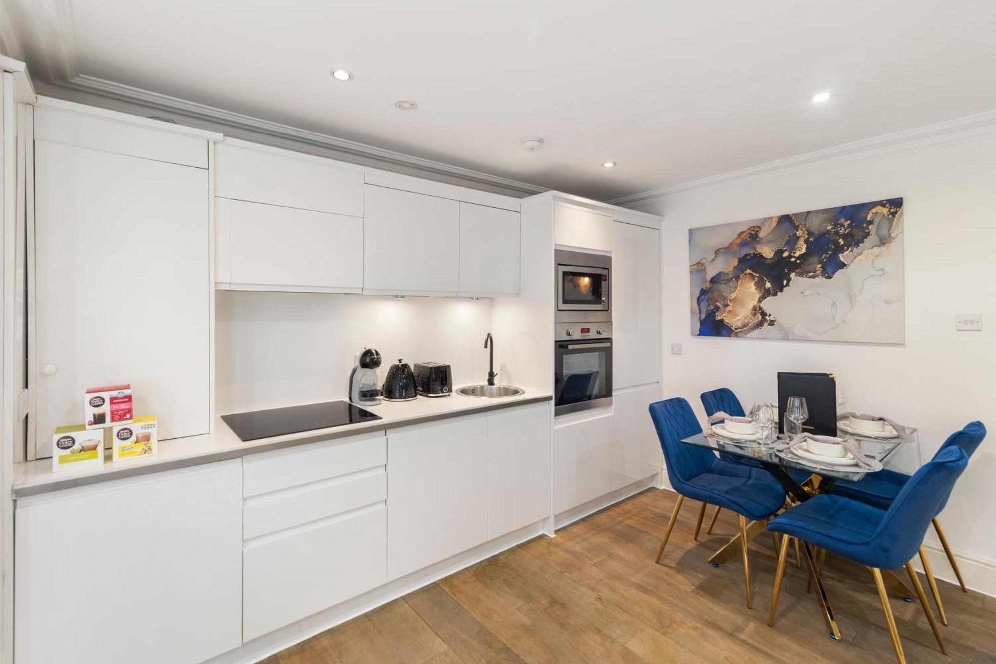 Stylish 2 Bedroom Flat In Prime Location Up To 5 Guests Appartamento *